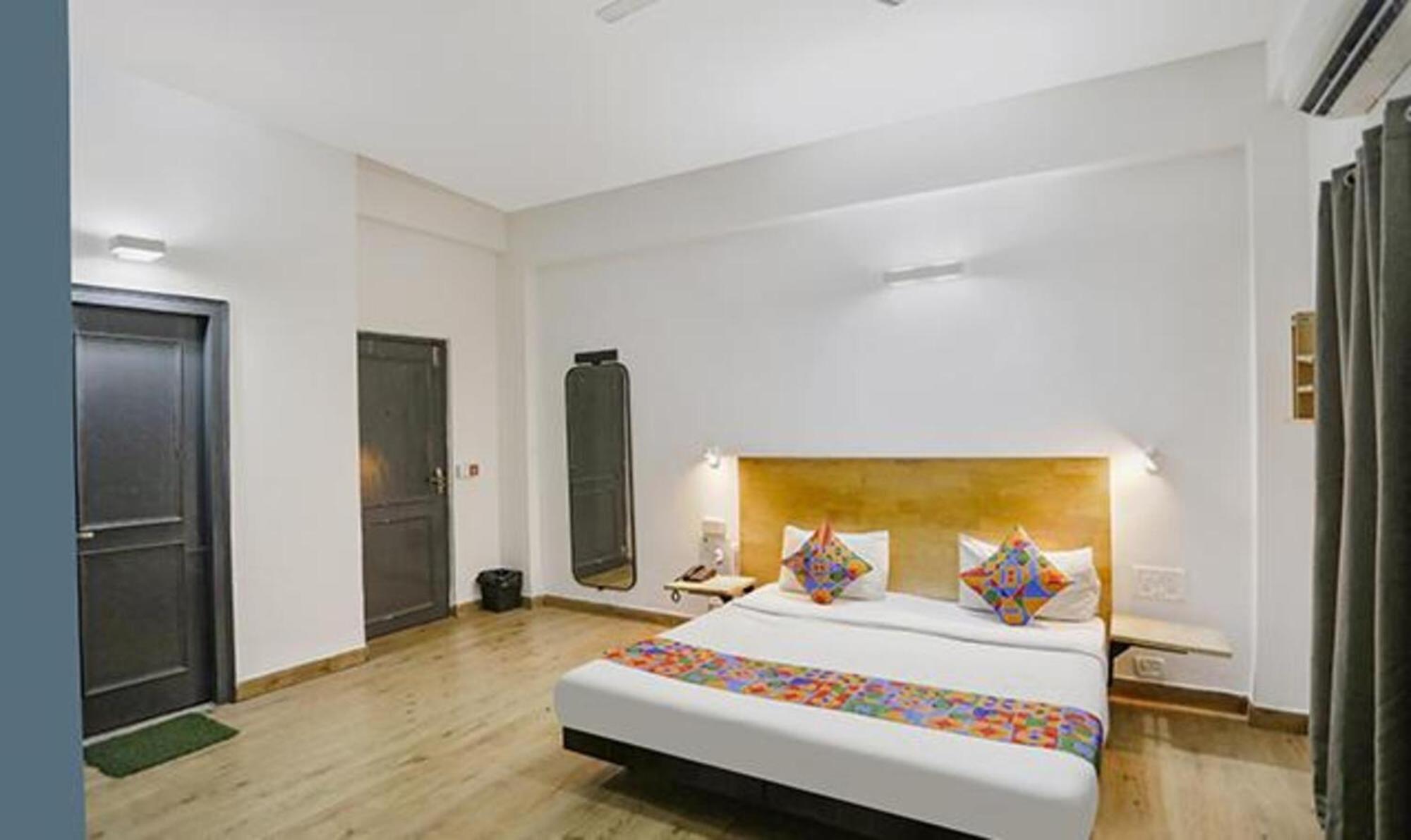 Fabhotel F9 Sector 51 Нойда Екстер'єр фото