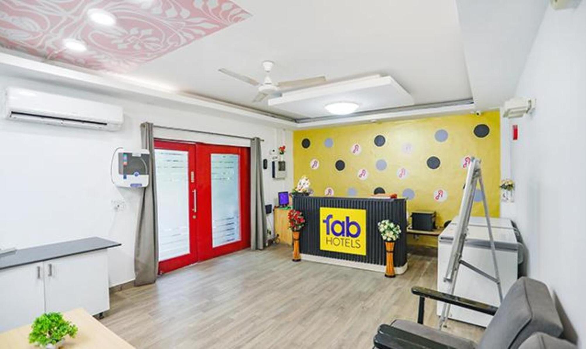 Fabhotel F9 Sector 51 Нойда Екстер'єр фото