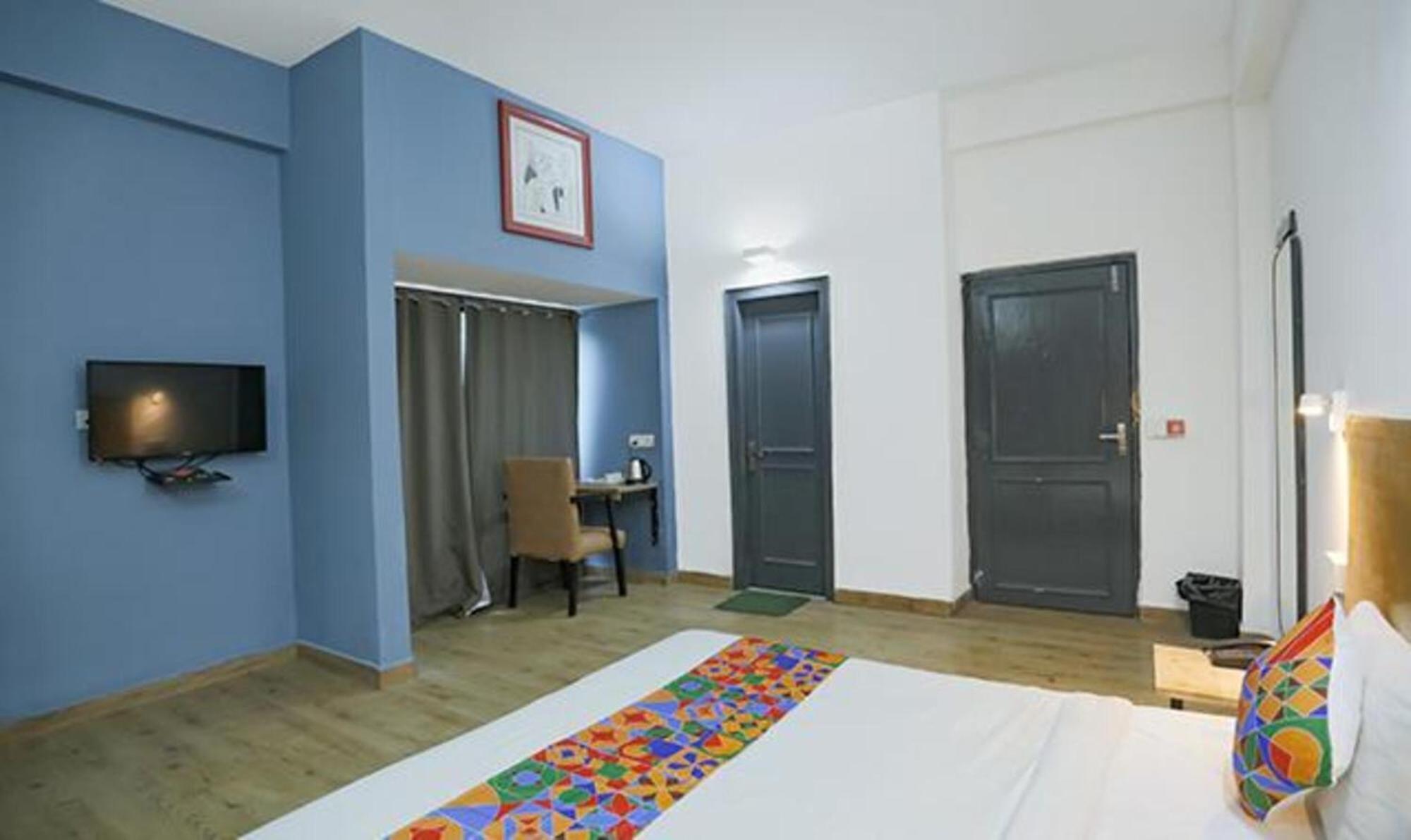 Fabhotel F9 Sector 51 Нойда Екстер'єр фото